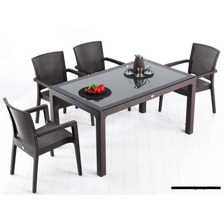 PLASTİK RATTAN MASA TAKIMI CAMLI